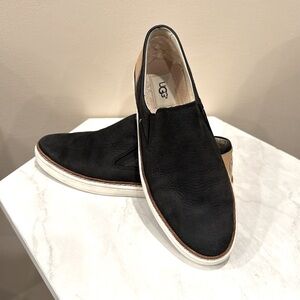 🔥UGG Women’s Black Leather Slip-Ons🔥